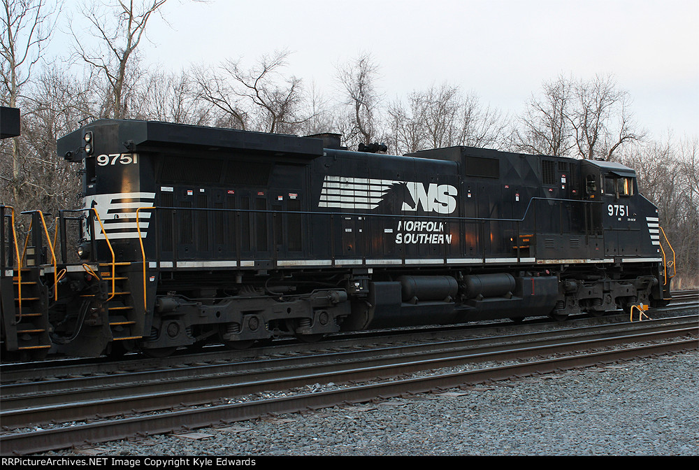 NS C40-9W #9751 on 38G